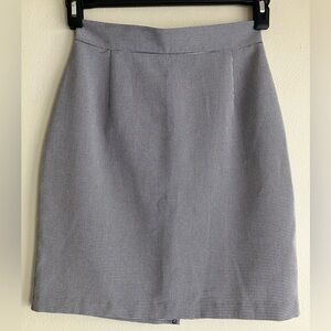 Vintage Women’s Houndstooth Print Pencil Skirt Size 7/8 Grey Made In The U.S.A.